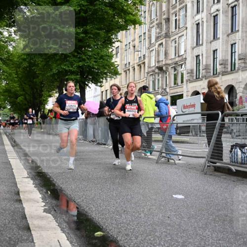 14.06.2026 - REWE Women's Run J. Mangold http://msf.ph/oto/9769327 14.06.2026 09:52:05 Ziel 10230, 10286, 10870, 10954, 11135 meine-sportfotos.de