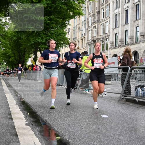 14.06.2026 - REWE Women's Run J. Mangold http://msf.ph/oto/9769336 14.06.2026 09:52:05 Ziel 10230, 10286, 10870, 10954, 11135 meine-sportfotos.de