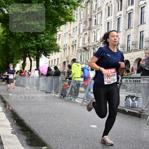 14.06.2026 - REWE Women's Run J. Mangold http://msf.ph/oto/9769358 14.06.2026 09:52:12 Ziel 10954, 11228, 11261 meine-sportfotos.de