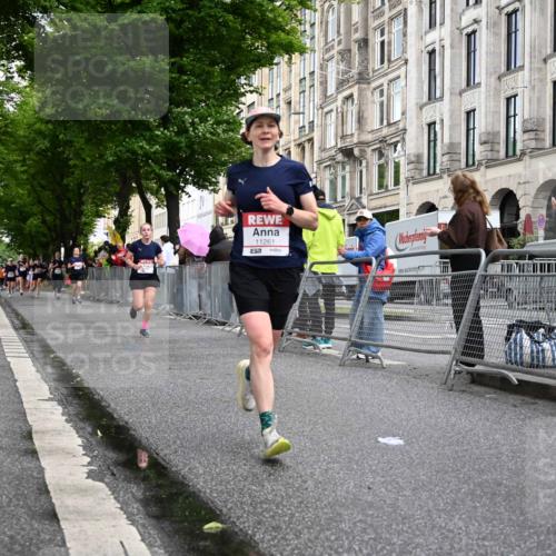 14.06.2026 - REWE Women's Run J. Mangold http://msf.ph/oto/9769365 14.06.2026 09:52:14 Ziel 10954, 11228, 11261 meine-sportfotos.de