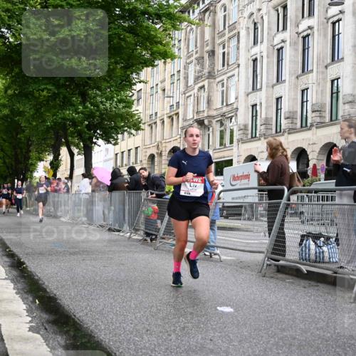 14.06.2026 - REWE Women's Run J. Mangold http://msf.ph/oto/9769367 14.06.2026 09:52:17 Ziel 11228, 11261 meine-sportfotos.de