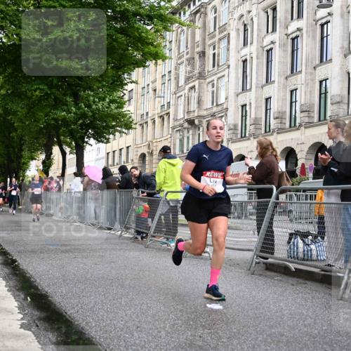 14.06.2026 - REWE Women's Run J. Mangold http://msf.ph/oto/9769371 14.06.2026 09:52:17 Ziel 11228, 11261 meine-sportfotos.de