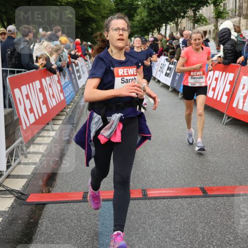 14.06.2026 - REWE Women's Run Strokosch-Dieckow http://msf.ph/oto/9769423 14.06.2026 09:53:50 Ziel 10062, 10097, 10103, 10478, 10632, 10871, 10896, 10914, 11014, 11051, 11468 meine-sportfotos.de