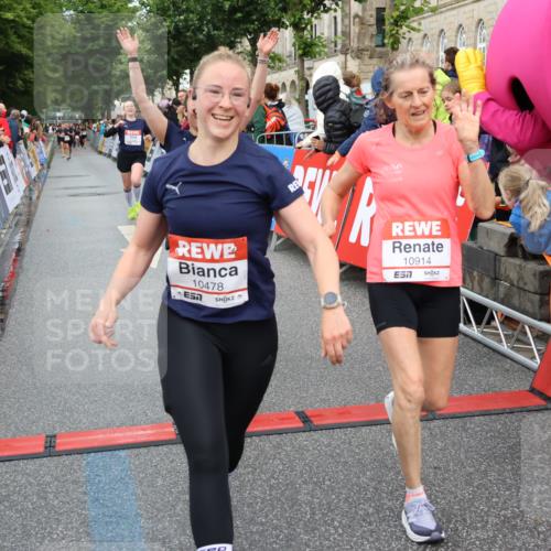 14.06.2026 - REWE Women's Run Strokosch-Dieckow http://msf.ph/oto/9769524 14.06.2026 09:53:51 Ziel 10062, 10097, 10103, 10478, 10632, 10871, 10896, 10914, 11014, 11051, 11468 meine-sportfotos.de