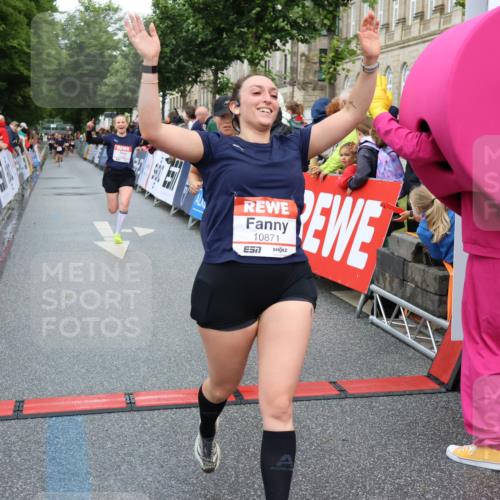 14.06.2026 - REWE Women's Run Strokosch-Dieckow http://msf.ph/oto/9769551 14.06.2026 09:53:52 Ziel 10062, 10097, 10103, 10478, 10632, 10871, 10896, 10914, 11014, 11051, 11468 meine-sportfotos.de