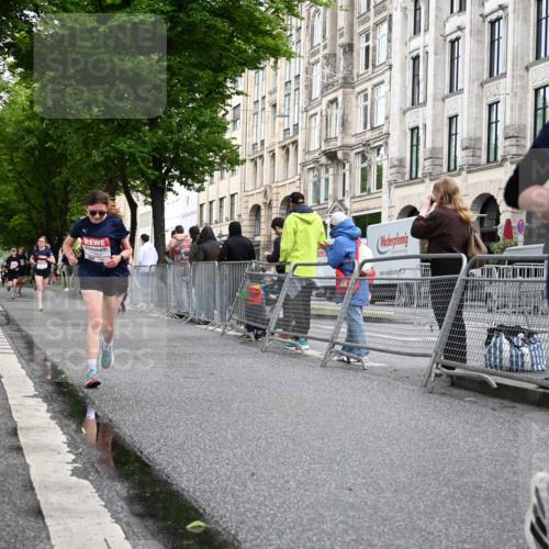 14.06.2026 - REWE Women's Run J. Mangold http://msf.ph/oto/9769570 14.06.2026 09:52:54 Ziel 10693, 10768, 10943, 11173, 11416, 11510 meine-sportfotos.de