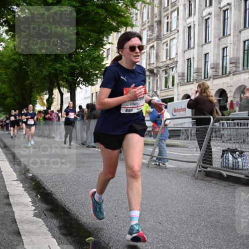 14.06.2026 - REWE Women's Run J. Mangold http://msf.ph/oto/9769577 14.06.2026 09:52:56 Ziel 10693, 10768, 11173, 11212, 11416 meine-sportfotos.de