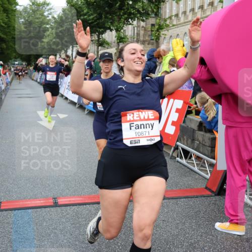 14.06.2026 - REWE Women's Run Strokosch-Dieckow http://msf.ph/oto/9769578 14.06.2026 09:53:52 Ziel 10062, 10097, 10103, 10478, 10632, 10871, 10896, 10914, 11014, 11051, 11468 meine-sportfotos.de