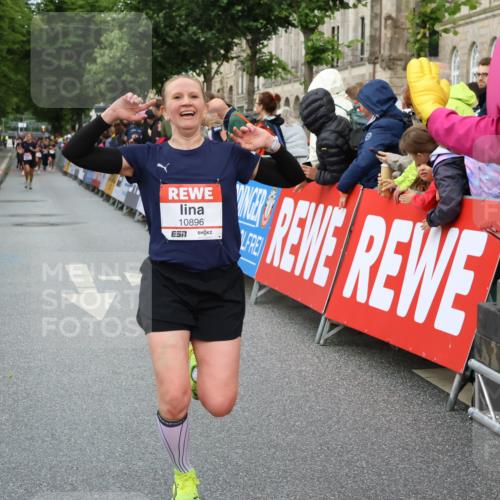 14.06.2026 - REWE Women's Run Strokosch-Dieckow http://msf.ph/oto/9769591 14.06.2026 09:53:54 Ziel 10103, 10478, 10632, 10871, 10896, 10914, 11014, 11468 meine-sportfotos.de