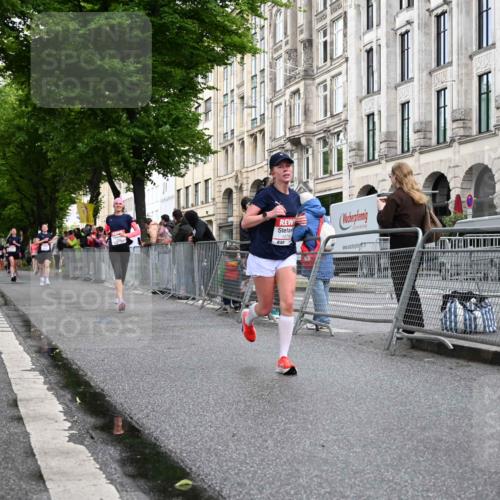 14.06.2026 - REWE Women's Run J. Mangold http://msf.ph/oto/9769622 14.06.2026 09:53:13 Ziel 10794, 10952, 11289 meine-sportfotos.de
