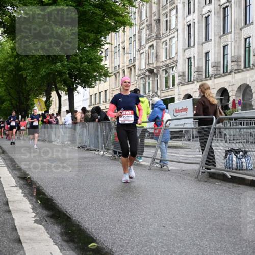 14.06.2026 - REWE Women's Run J. Mangold http://msf.ph/oto/9769633 14.06.2026 09:53:15 Ziel 10794, 10952, 11051 meine-sportfotos.de