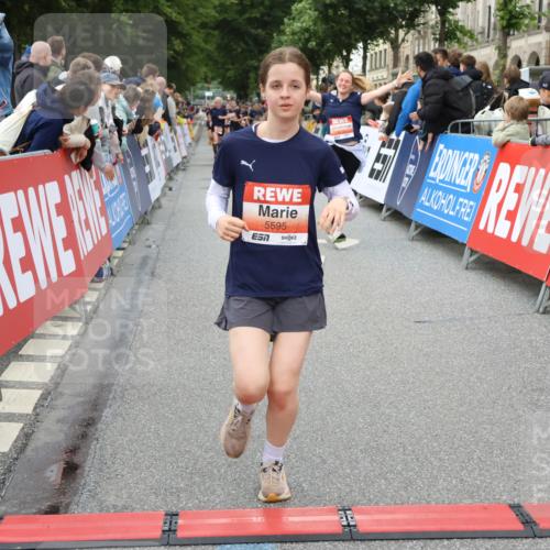 14.06.2026 - REWE Women's Run Strokosch-Dieckow http://msf.ph/oto/9769635 14.06.2026 10:59:11 Ziel 5142, 5376, 5595, 5675, 5703, 5986 meine-sportfotos.de
