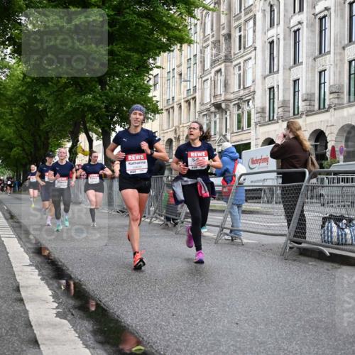 14.06.2026 - REWE Women's Run J. Mangold http://msf.ph/oto/9769683 14.06.2026 09:53:26 Ziel 10062, 10097, 10103, 10478, 10632, 10871, 10914, 11014, 11468 meine-sportfotos.de