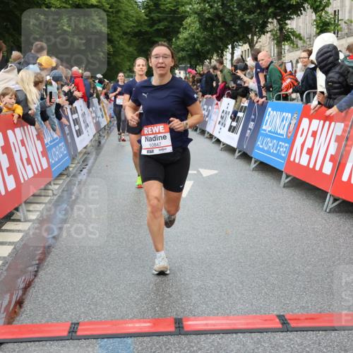 14.06.2026 - REWE Women's Run Strokosch-Dieckow http://msf.ph/oto/9769728 14.06.2026 09:54:05 Ziel 10236, 10847, 11184 meine-sportfotos.de