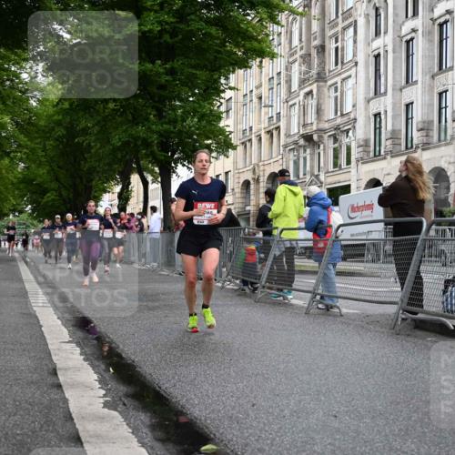 14.06.2026 - REWE Women's Run J. Mangold http://msf.ph/oto/9769739 14.06.2026 09:53:44 Ziel 10236, 10847, 11184, 11315, 11389 meine-sportfotos.de