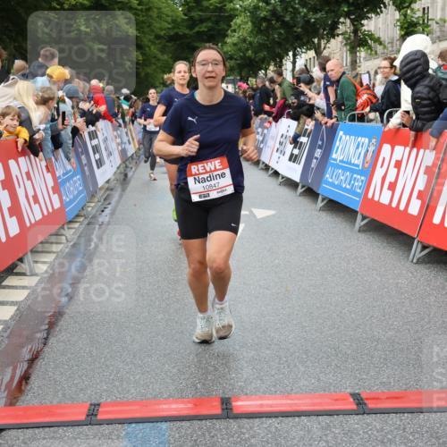 14.06.2026 - REWE Women's Run Strokosch-Dieckow http://msf.ph/oto/9769760 14.06.2026 09:54:05 Ziel 10236, 10847, 11184 meine-sportfotos.de