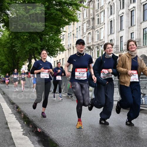 14.06.2026 - REWE Women's Run J. Mangold http://msf.ph/oto/9769803 14.06.2026 09:53:52 Ziel 10236, 10334, 10356, 10363, 10434, 10778, 10783, 11049, 11050, 11315, 11387, 11389, 11395, 11429, 11433, 11502 meine-sportfotos.de