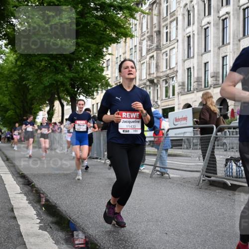 14.06.2026 - REWE Women's Run J. Mangold http://msf.ph/oto/9769814 14.06.2026 09:53:53 Ziel 10012, 10236, 10334, 10356, 10363, 10434, 10778, 10783, 11049, 11050, 11387, 11389, 11395, 11429, 11433, 11502 meine-sportfotos.de