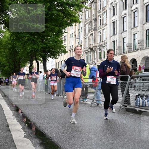 14.06.2026 - REWE Women's Run J. Mangold http://msf.ph/oto/9769826 14.06.2026 09:53:54 Ziel 10012, 10334, 10356, 10363, 10434, 10778, 10783, 11049, 11050, 11387, 11389, 11395, 11429, 11433, 11502 meine-sportfotos.de