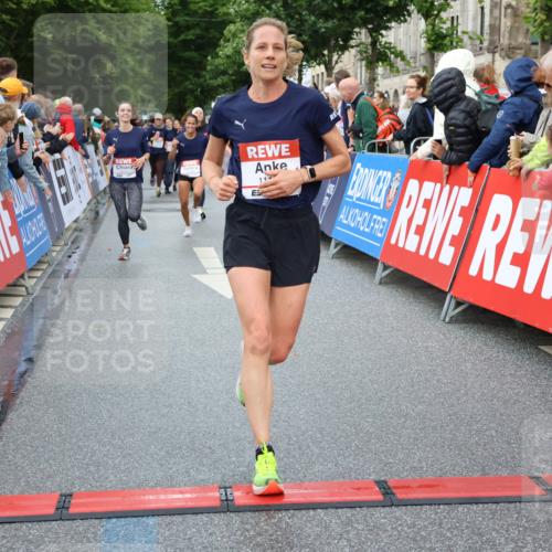 14.06.2026 - REWE Women's Run Strokosch-Dieckow http://msf.ph/oto/9769847 14.06.2026 09:54:07 Ziel 10236, 10783, 10847, 11184, 11389, 11429 meine-sportfotos.de