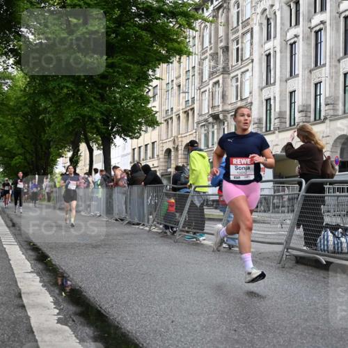 14.06.2026 - REWE Women's Run J. Mangold http://msf.ph/oto/9769876 14.06.2026 09:53:59 Ziel 10012, 10356, 10363, 10434, 10899, 11395, 11502 meine-sportfotos.de
