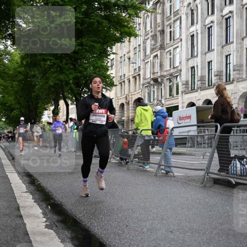 14.06.2026 - REWE Women's Run J. Mangold http://msf.ph/oto/9769909 14.06.2026 09:54:05 Ziel 10235, 10299, 10704, 10899 meine-sportfotos.de