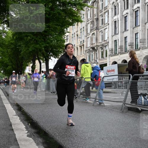 14.06.2026 - REWE Women's Run J. Mangold http://msf.ph/oto/9769911 14.06.2026 09:54:06 Ziel 10235, 10299, 10704, 10899 meine-sportfotos.de
