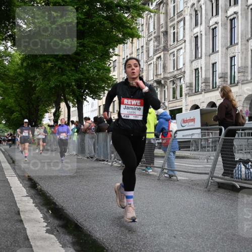 14.06.2026 - REWE Women's Run J. Mangold http://msf.ph/oto/9769913 14.06.2026 09:54:06 Ziel 10235, 10299, 10704, 10899 meine-sportfotos.de
