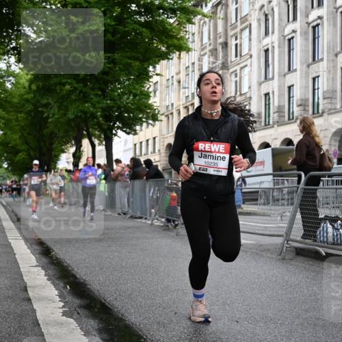 14.06.2026 - REWE Women's Run J. Mangold http://msf.ph/oto/9769916 14.06.2026 09:54:06 Ziel 10235, 10299, 10704, 10899 meine-sportfotos.de