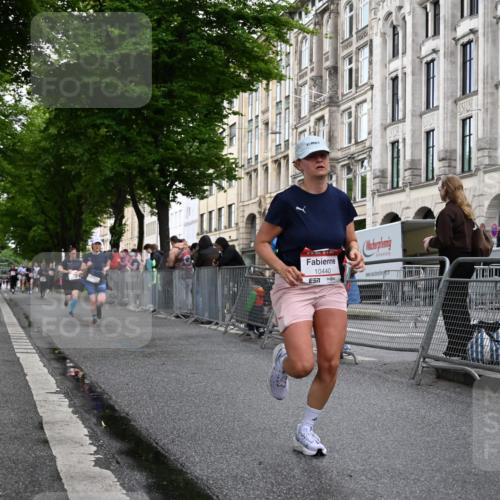 14.06.2026 - REWE Women's Run J. Mangold http://msf.ph/oto/9769956 14.06.2026 09:54:14 Ziel 10063, 10099, 10299, 10392, 10440, 10704, 10806 meine-sportfotos.de