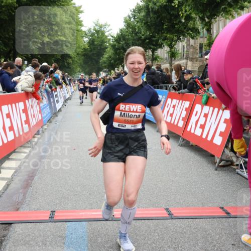 14.06.2026 - REWE Women's Run Strokosch-Dieckow http://msf.ph/oto/9770058 14.06.2026 10:56:58 Ziel 5021, 5023, 5070, 5219, 5571, 5583, 6053 meine-sportfotos.de