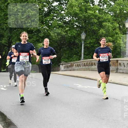 14.06.2026 - REWE Women's Run Dr. Thomas Lammeyer http://msf.ph/oto/9770069 14.06.2026 09:47:15 Laufen 10968, 57, 10822, 10524 meine-sportfotos.de