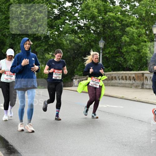 14.06.2026 - REWE Women's Run Dr. Thomas Lammeyer http://msf.ph/oto/9770160 14.06.2026 09:47:20 Laufen 11118, 10375, 10980, 10409, 7 meine-sportfotos.de