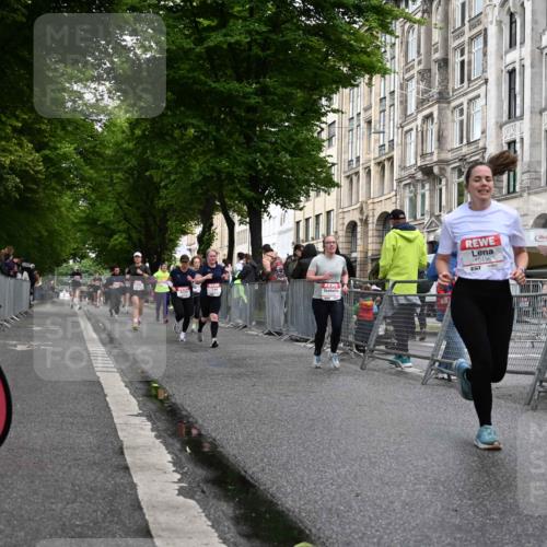 14.06.2026 - REWE Women's Run J. Mangold http://msf.ph/oto/9770187 14.06.2026 09:55:17 Ziel 10231, 10358, 10364, 10372, 10496, 10662, 10699, 10810, 11089, 11454 meine-sportfotos.de