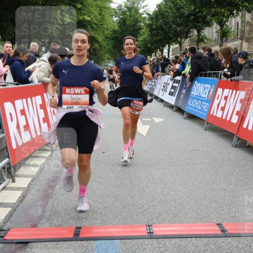 14.06.2026 - REWE Women's Run Strokosch-Dieckow http://msf.ph/oto/9770232 14.06.2026 10:56:56 Ziel 5023, 5070, 5219, 5571, 5583, 6023, 6053 meine-sportfotos.de