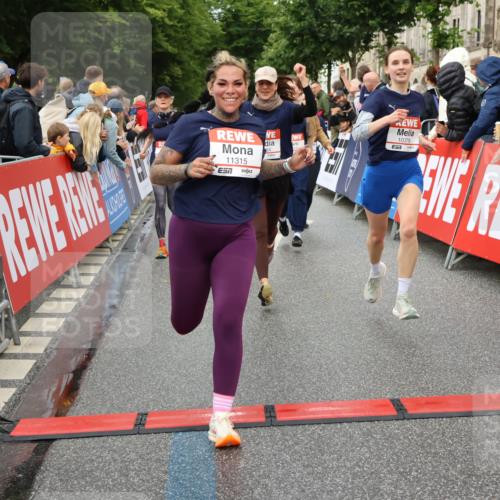 14.06.2026 - REWE Women's Run Strokosch-Dieckow http://msf.ph/oto/9770255 14.06.2026 09:54:12 Ziel 10236, 10334, 10356, 10778, 10783, 10847, 11049, 11050, 11184, 11315, 11387, 11389, 11429, 11433 meine-sportfotos.de