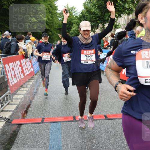 14.06.2026 - REWE Women's Run Strokosch-Dieckow http://msf.ph/oto/9770272 14.06.2026 09:54:13 Ziel 10236, 10334, 10356, 10363, 10434, 10778, 10783, 10847, 11049, 11050, 11184, 11315, 11387, 11389, 11429, 11433, 11502 meine-sportfotos.de