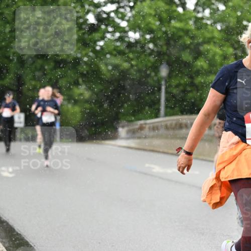 14.06.2026 - REWE Women's Run Dr. Thomas Lammeyer http://msf.ph/oto/9770311 14.06.2026 09:47:42 Laufen 11250 meine-sportfotos.de