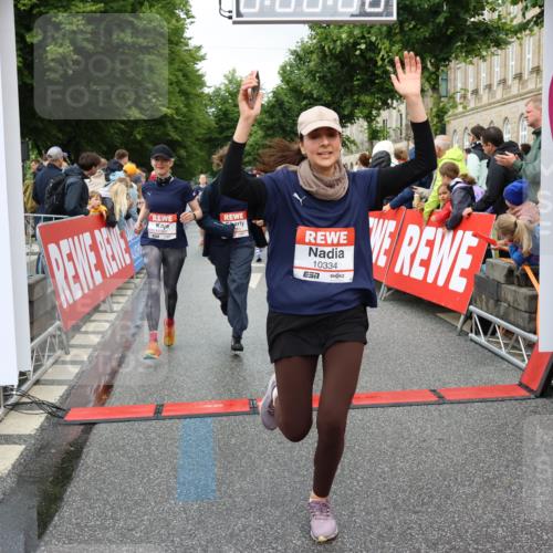 14.06.2026 - REWE Women's Run Strokosch-Dieckow http://msf.ph/oto/9770335 14.06.2026 09:54:14 Ziel 10012, 10236, 10334, 10356, 10363, 10434, 10778, 10783, 10847, 11049, 11050, 11184, 11315, 11387, 11389, 11429, 11433, 11502 meine-sportfotos.de