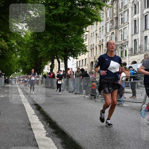 14.06.2026 - REWE Women's Run J. Mangold http://msf.ph/oto/9770345 14.06.2026 09:55:49 Ziel 10089, 10211, 10387, 10451, 10561, 11313 meine-sportfotos.de