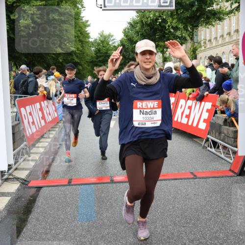 14.06.2026 - REWE Women's Run Strokosch-Dieckow http://msf.ph/oto/9770351 14.06.2026 09:54:14 Ziel 10012, 10236, 10334, 10356, 10363, 10434, 10778, 10783, 10847, 11049, 11050, 11184, 11315, 11387, 11389, 11429, 11433, 11502 meine-sportfotos.de