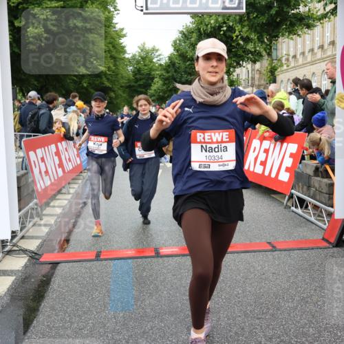 14.06.2026 - REWE Women's Run Strokosch-Dieckow http://msf.ph/oto/9770366 14.06.2026 09:54:14 Ziel 10012, 10236, 10334, 10356, 10363, 10434, 10778, 10783, 10847, 11049, 11050, 11184, 11315, 11387, 11389, 11429, 11433, 11502 meine-sportfotos.de