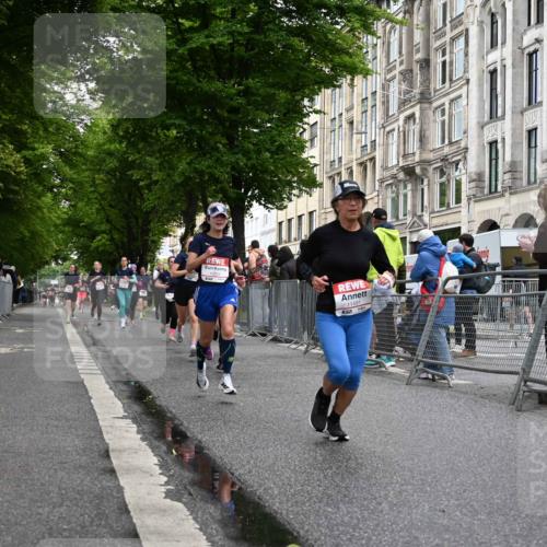14.06.2026 - REWE Women's Run J. Mangold http://msf.ph/oto/9770382 14.06.2026 09:55:59 Ziel 10122, 10563, 10737, 10757, 10816, 10838, 10923, 11491, 11526 meine-sportfotos.de