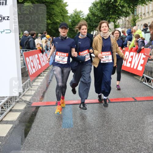 14.06.2026 - REWE Women's Run Strokosch-Dieckow http://msf.ph/oto/9770392 14.06.2026 09:54:14 Ziel 10012, 10236, 10334, 10356, 10363, 10434, 10778, 10783, 10847, 11049, 11050, 11184, 11315, 11387, 11389, 11429, 11433, 11502 meine-sportfotos.de