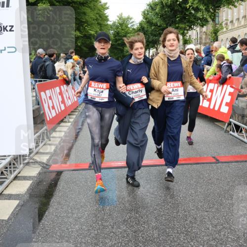 14.06.2026 - REWE Women's Run Strokosch-Dieckow http://msf.ph/oto/9770406 14.06.2026 09:54:14 Ziel 10012, 10236, 10334, 10356, 10363, 10434, 10778, 10783, 10847, 11049, 11050, 11184, 11315, 11387, 11389, 11429, 11433, 11502 meine-sportfotos.de