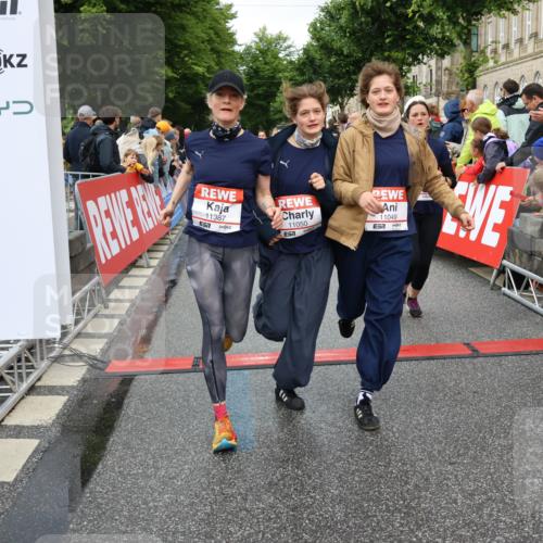 14.06.2026 - REWE Women's Run Strokosch-Dieckow http://msf.ph/oto/9770421 14.06.2026 09:54:15 Ziel 10012, 10236, 10334, 10356, 10363, 10434, 10778, 10783, 11049, 11050, 11184, 11315, 11387, 11389, 11429, 11433, 11502 meine-sportfotos.de