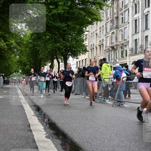 14.06.2026 - REWE Women's Run J. Mangold http://msf.ph/oto/9770423 14.06.2026 09:56:02 Ziel 10122, 10304, 10563, 10737, 10757, 10774, 10816, 10838, 10867, 10969, 11383, 11428, 11491, 11515, 11526 meine-sportfotos.de
