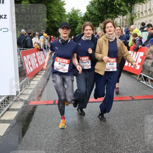 14.06.2026 - REWE Women's Run Strokosch-Dieckow http://msf.ph/oto/9770434 14.06.2026 09:54:15 Ziel 10012, 10236, 10334, 10356, 10363, 10434, 10778, 10783, 11049, 11050, 11184, 11315, 11387, 11389, 11429, 11433, 11502 meine-sportfotos.de