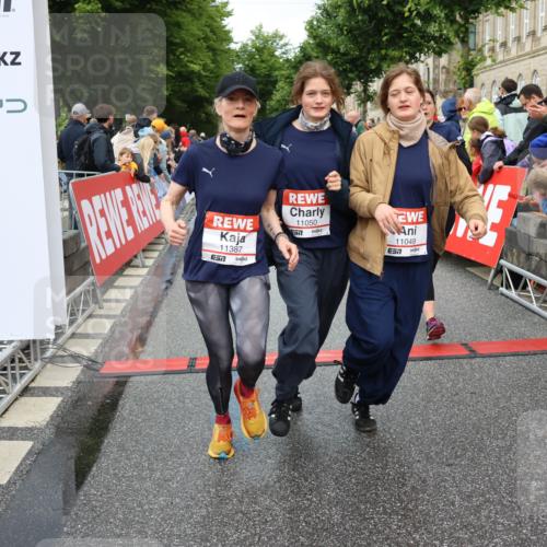 14.06.2026 - REWE Women's Run Strokosch-Dieckow http://msf.ph/oto/9770447 14.06.2026 09:54:15 Ziel 10012, 10236, 10334, 10356, 10363, 10434, 10778, 10783, 11049, 11050, 11184, 11315, 11387, 11389, 11429, 11433, 11502 meine-sportfotos.de