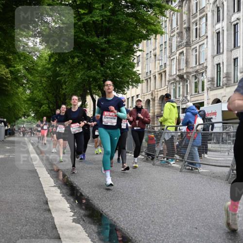 14.06.2026 - REWE Women's Run J. Mangold http://msf.ph/oto/9770455 14.06.2026 09:56:05 Ziel 10098, 10112, 10122, 10304, 10563, 10757, 10774, 10838, 10867, 10969, 11383, 11399, 11428, 11515, 11526 meine-sportfotos.de